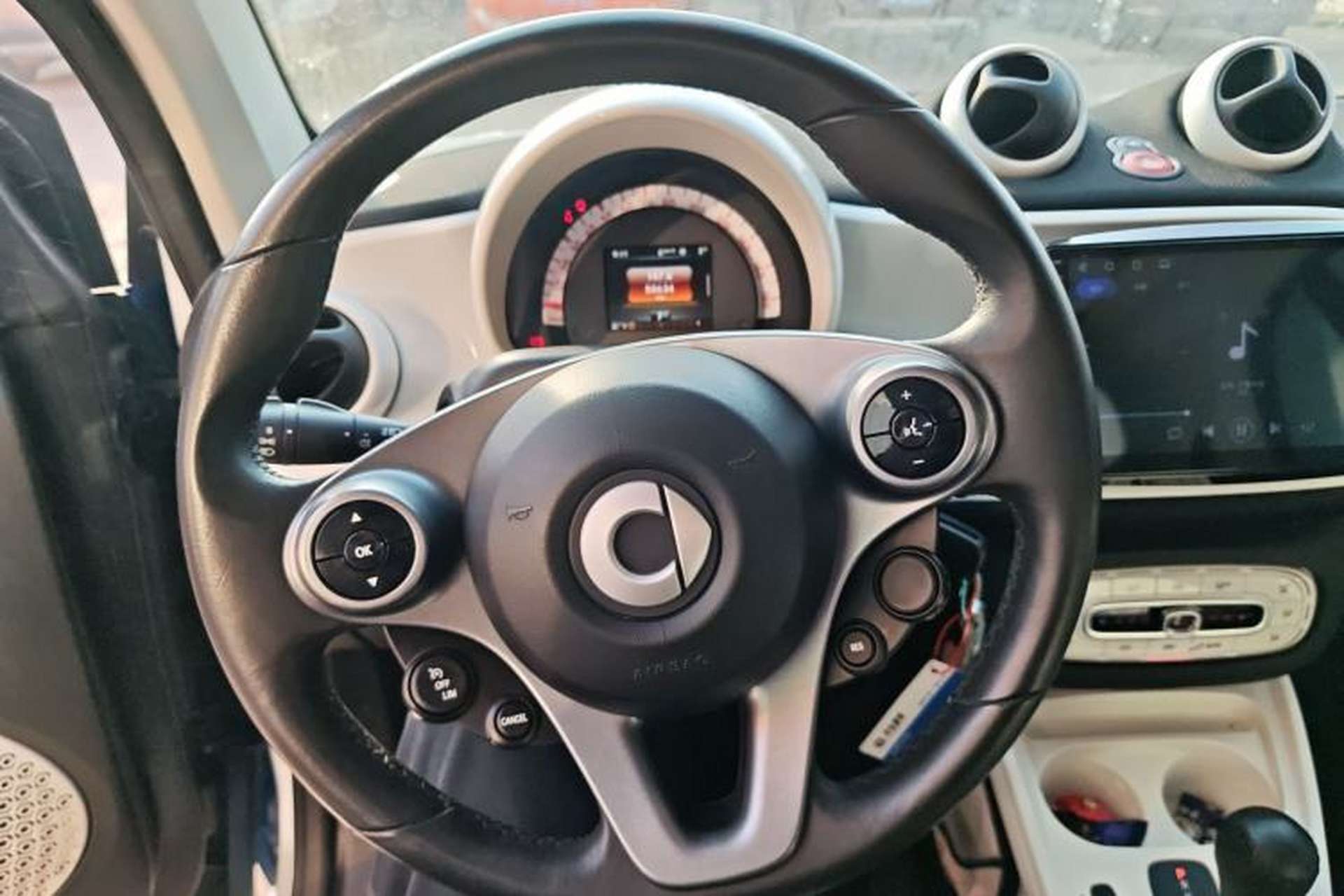 Used smart fortwo 2015 1.0L 52 kW Hardtop Passion Edition Steering Wheel
