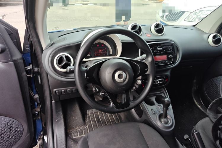 Used smart fortwo 2015 1.0L 52 kW hardtop Dynamic version Steering Wheel