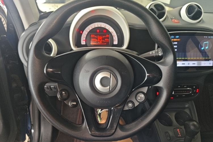 Used smart fortwo 2015 1.0L 52 kW hardtop Dynamic version Steering Wheel
