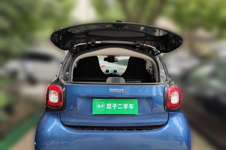 Used smart fortwo 2015 1.0L 52 kW hardtop Dynamic version Trunk