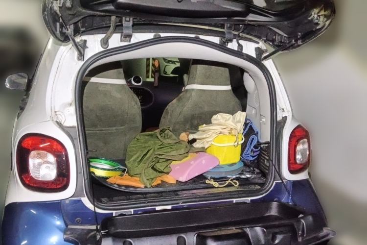 Used smart fortwo 2015 1.0L 52 kW hardtop Dynamic version Trunk