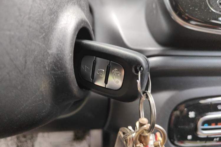 Used smart fortwo 2015 1.0L 52 kW hardtop Dynamic version Vehicle Key