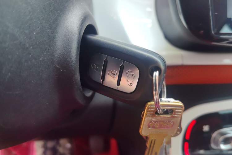 Used smart fortwo 2015 1.0L 52 kW Hardtop Passion Edition Vehicle Key