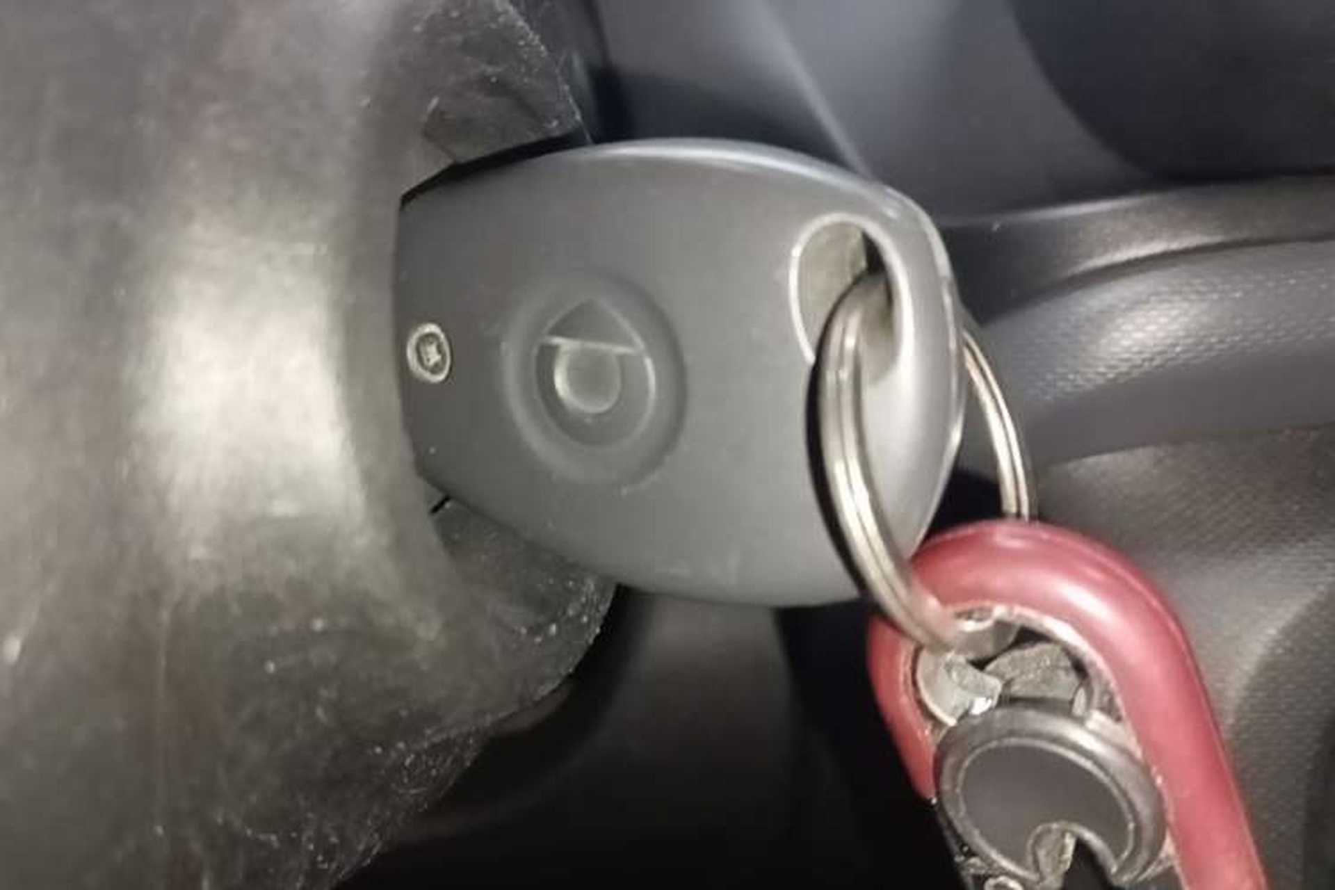 Used smart fortwo 2015 1.0L 52 kW hardtop Dynamic version Vehicle Key