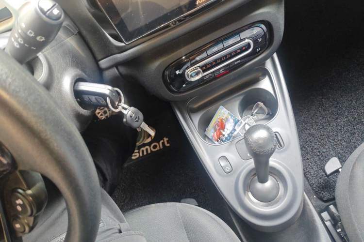 Used smart fortwo 2015 1.0L 52 kW hardtop Dynamic version Vehicle Key