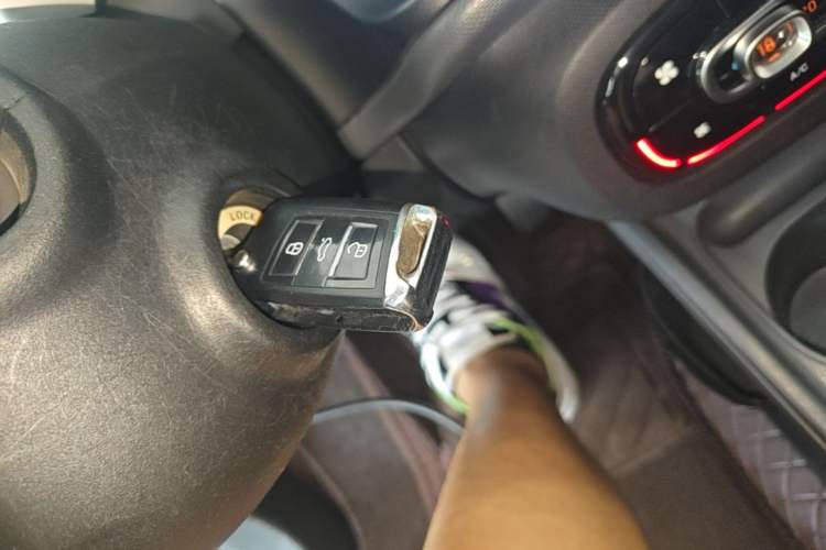 Used smart fortwo 2015 1.0L 52 kW hardtop Dynamic version Vehicle Key