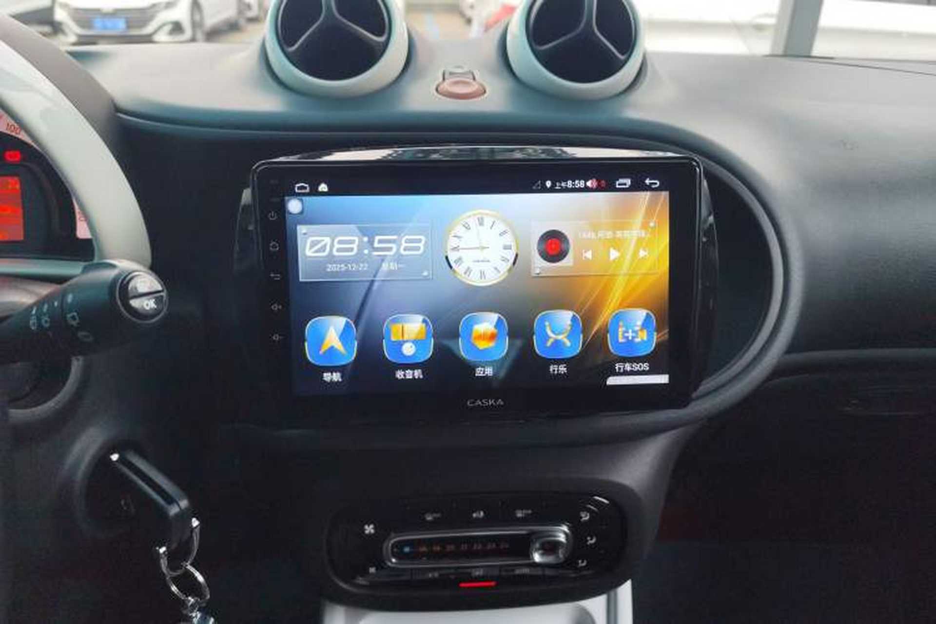 Used smart fortwo 2015 1.0L 52 kW hardtop Dynamic version Audio And AC Panel
