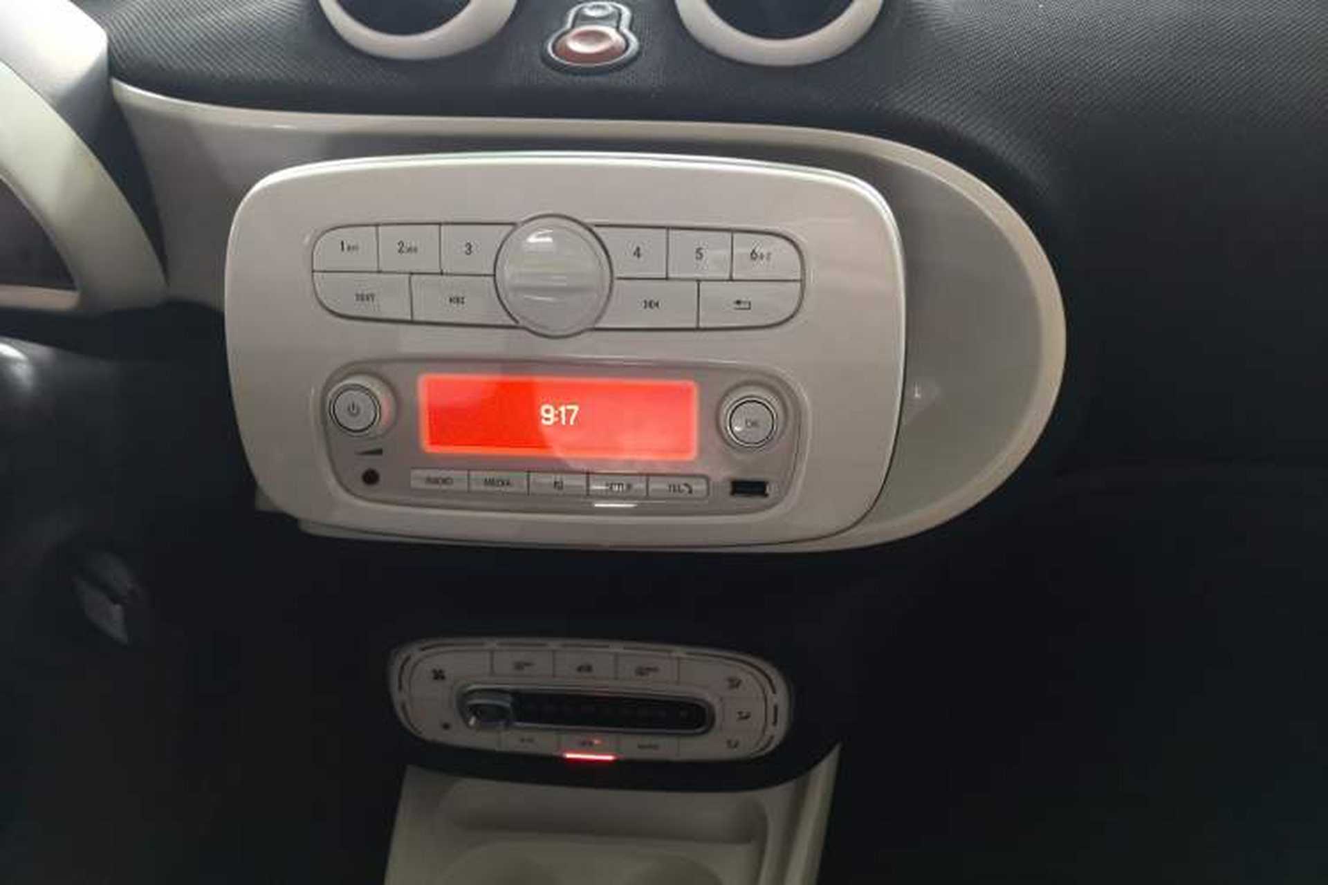 Used smart fortwo 2015 1.0L 52 kW Hardtop Passion Edition Audio And AC Panel