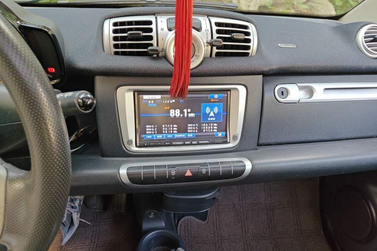Used smart fortwo 2015 1.0 MHD New Year Special Edition Audio And AC Panel
