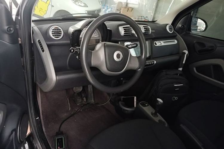 Used smart fortwo 2015 1.0 MHD New Year Special Edition Center Console