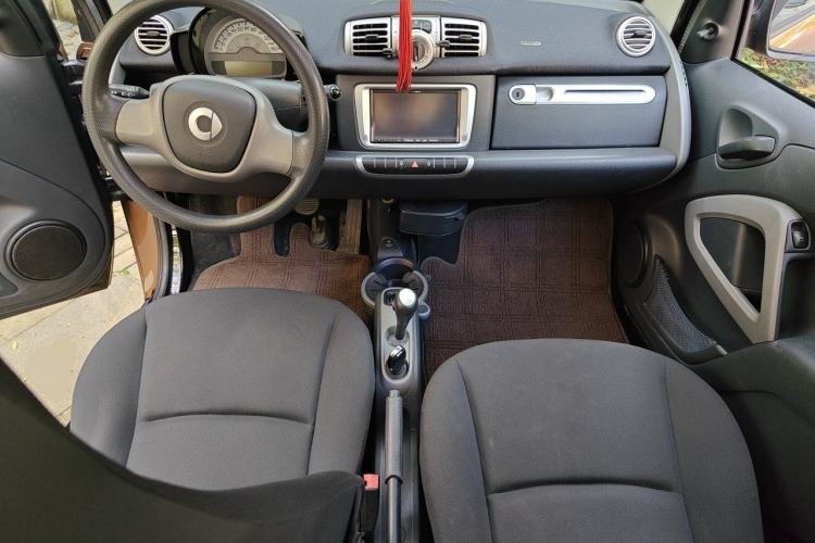 Used smart fortwo 2015 1.0 MHD New Year Special Edition Center Console