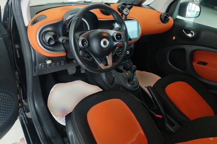 Used smart fortwo 2015 1.0L 52 kW Hardtop Passion Edition Center Console