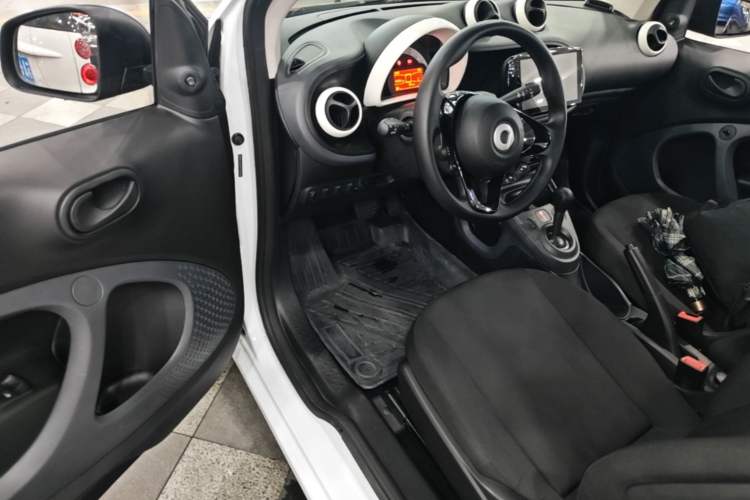 Used smart fortwo 2015 1.0L 52 kW hardtop Dynamic version Driver Seat