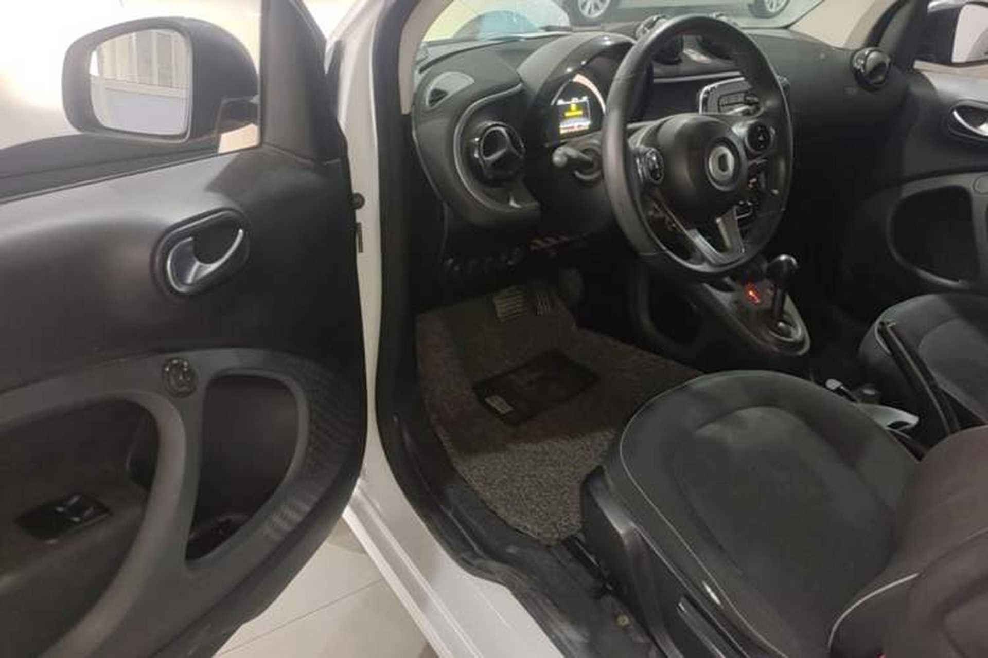 Used smart fortwo 2015 1.0L 52 kW Hardtop Passion Edition Driver Seat