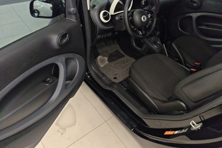 Used smart fortwo 2015 1.0L 52 kW hardtop Dynamic version Driver Seat