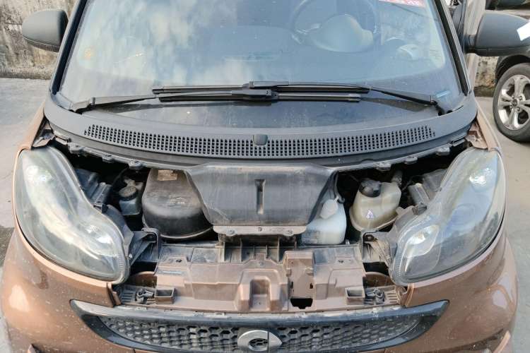 Used smart fortwo 2015 1.0 MHD New Year Special Edition Engine Bay