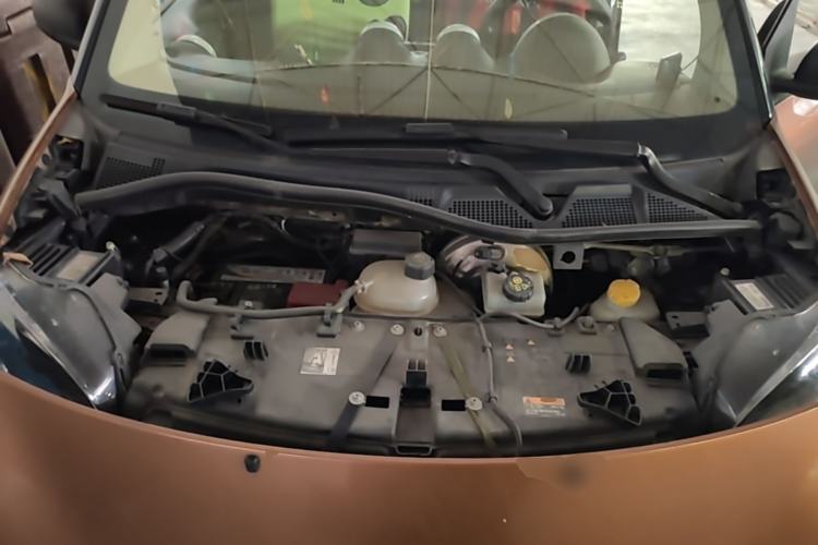 Used smart fortwo 2015 1.0L 52 kW hardtop Dynamic version Engine Bay