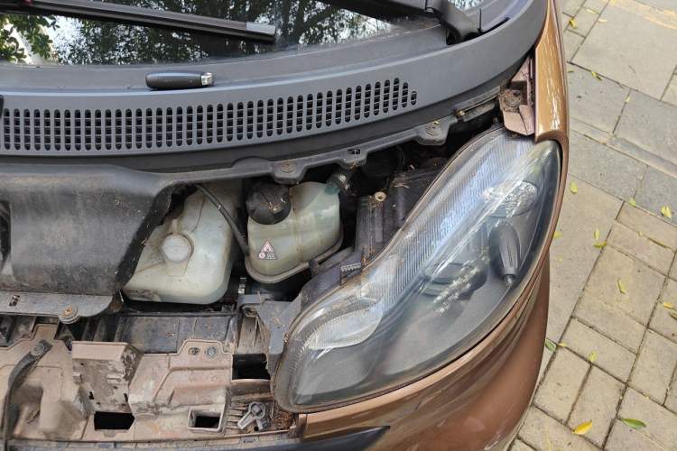 Used smart fortwo 2015 1.0 MHD New Year Special Edition Engine Bay Left