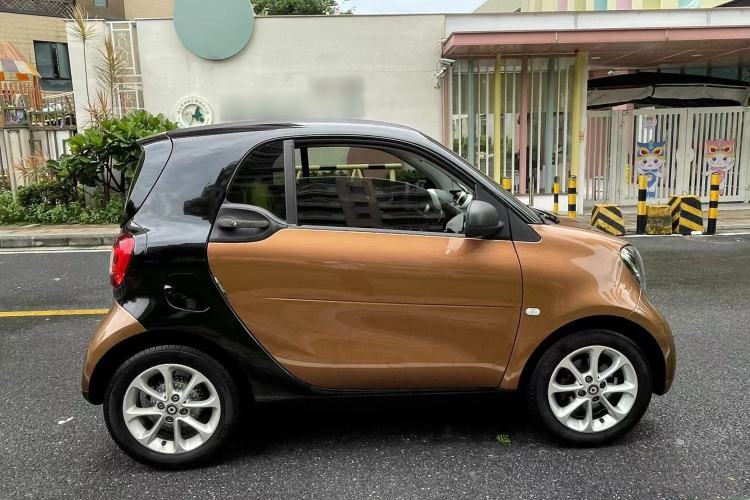 Used smart fortwo 2015 1.0L 52 kW hardtop Dynamic version Exterior 5