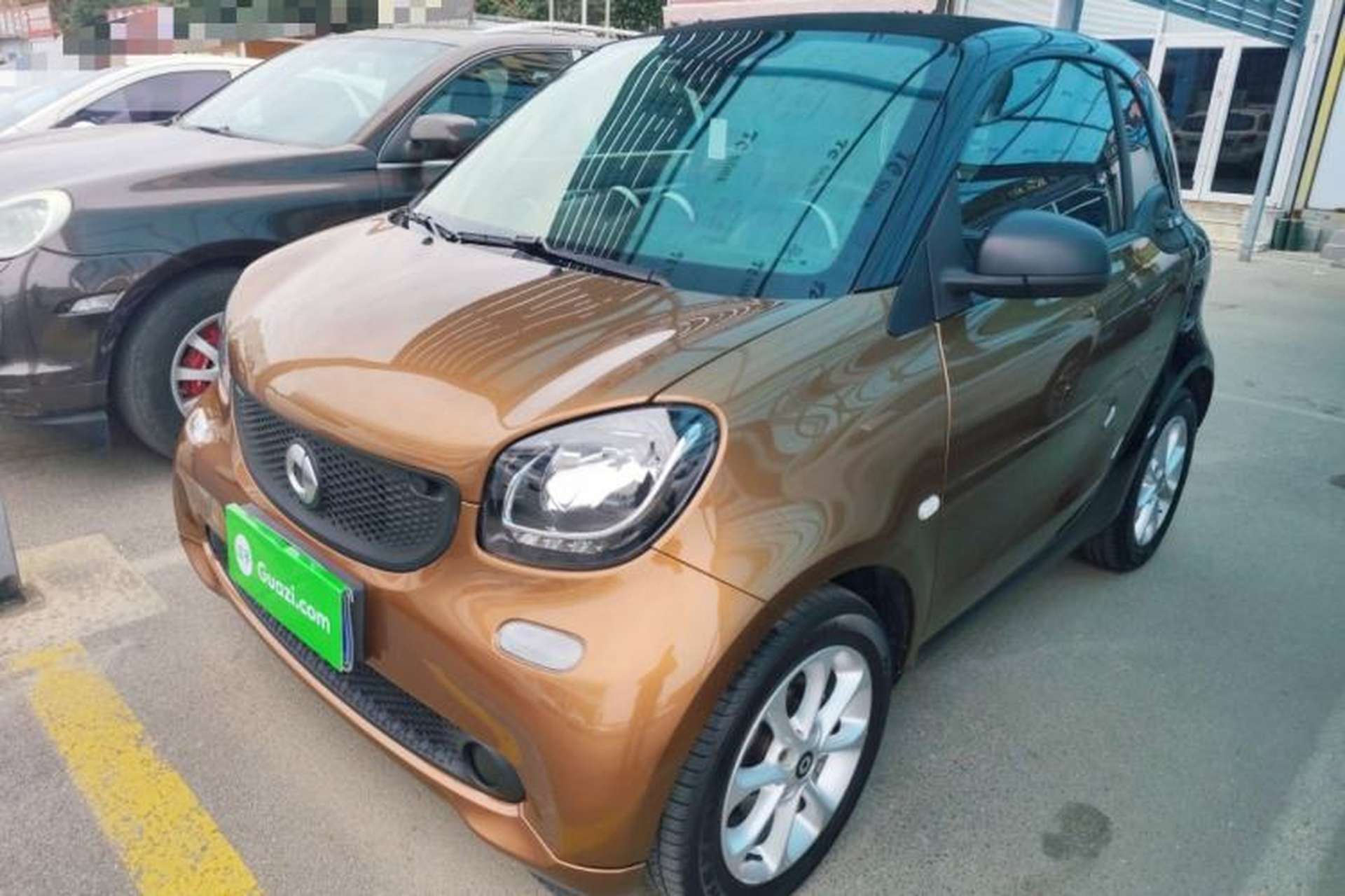 Used smart fortwo 2015 1.0L 52 kW hardtop Dynamic version Front Left 45 Deg