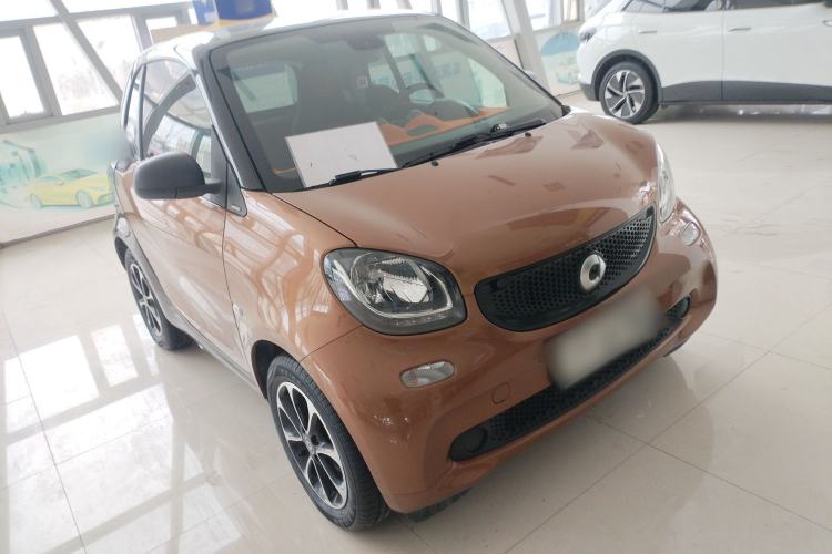 Used smart fortwo 2015 1.0L 52 kW Hardtop Passion Edition Front Right 45 Deg