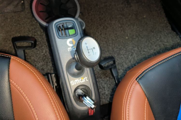 Used smart fortwo 2015 1.0 MHD New Year Special Edition Gear Lever