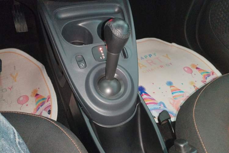 Used smart fortwo 2015 1.0L 52 kW Hardtop Passion Edition Gear Lever