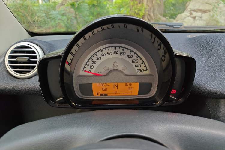 Used smart fortwo 2015 1.0 MHD New Year Special Edition Instrument Cluster