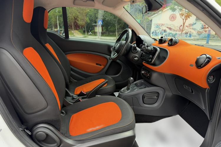 Used smart fortwo 2015 1.0L 52 kW Hardtop Passion Edition Interior 1
