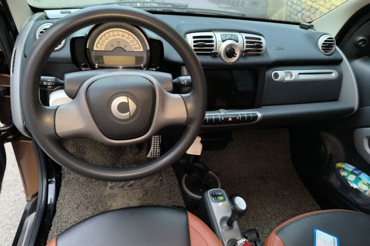 Used smart fortwo 2015 1.0 MHD New Year Special Edition Interior 2