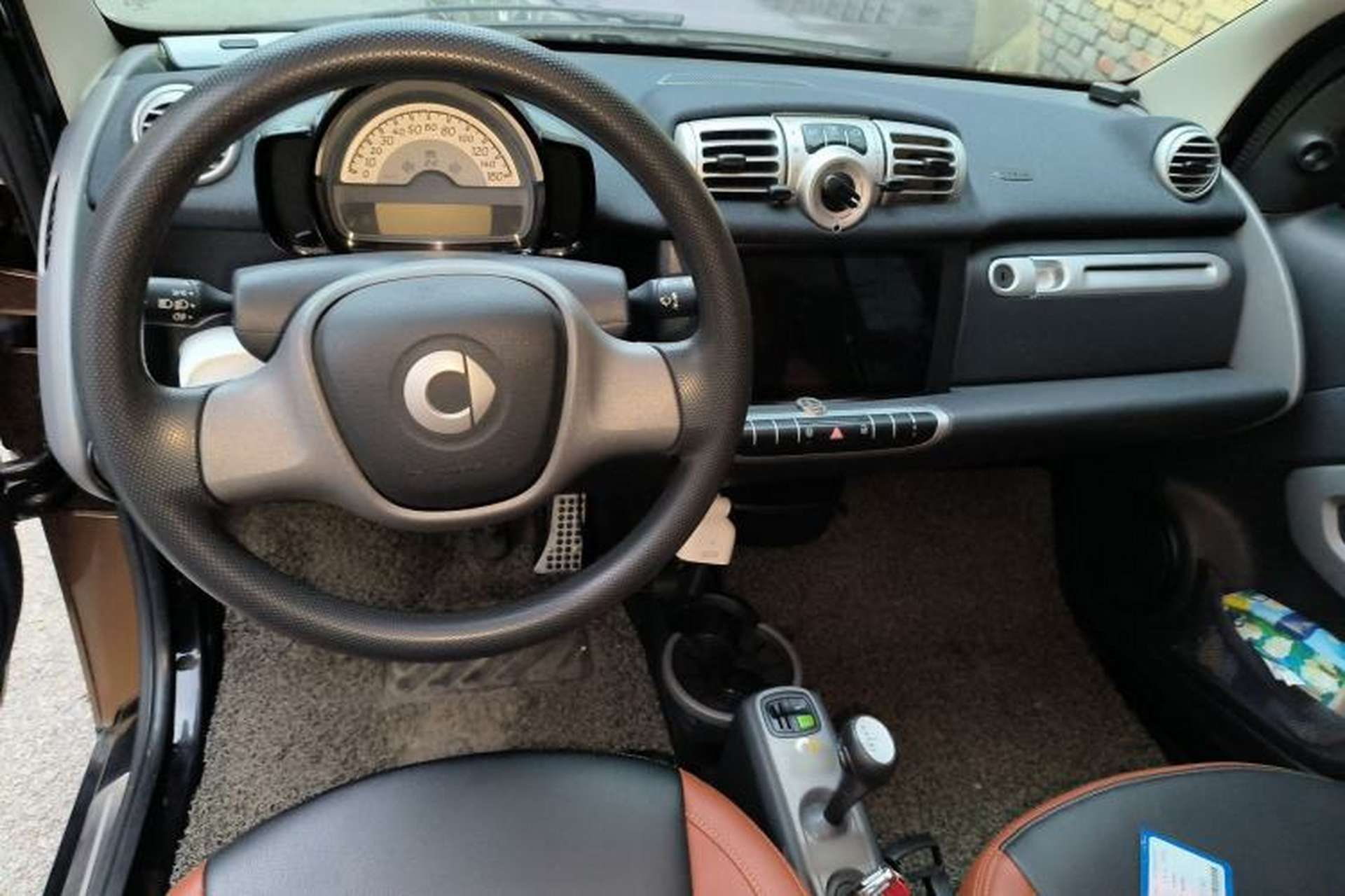 Used smart fortwo 2015 1.0 MHD New Year Special Edition Interior 2