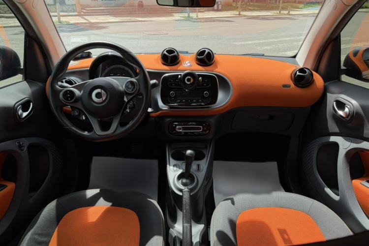 Used smart fortwo 2015 1.0L 52 kW Hardtop Passion Edition Interior 2