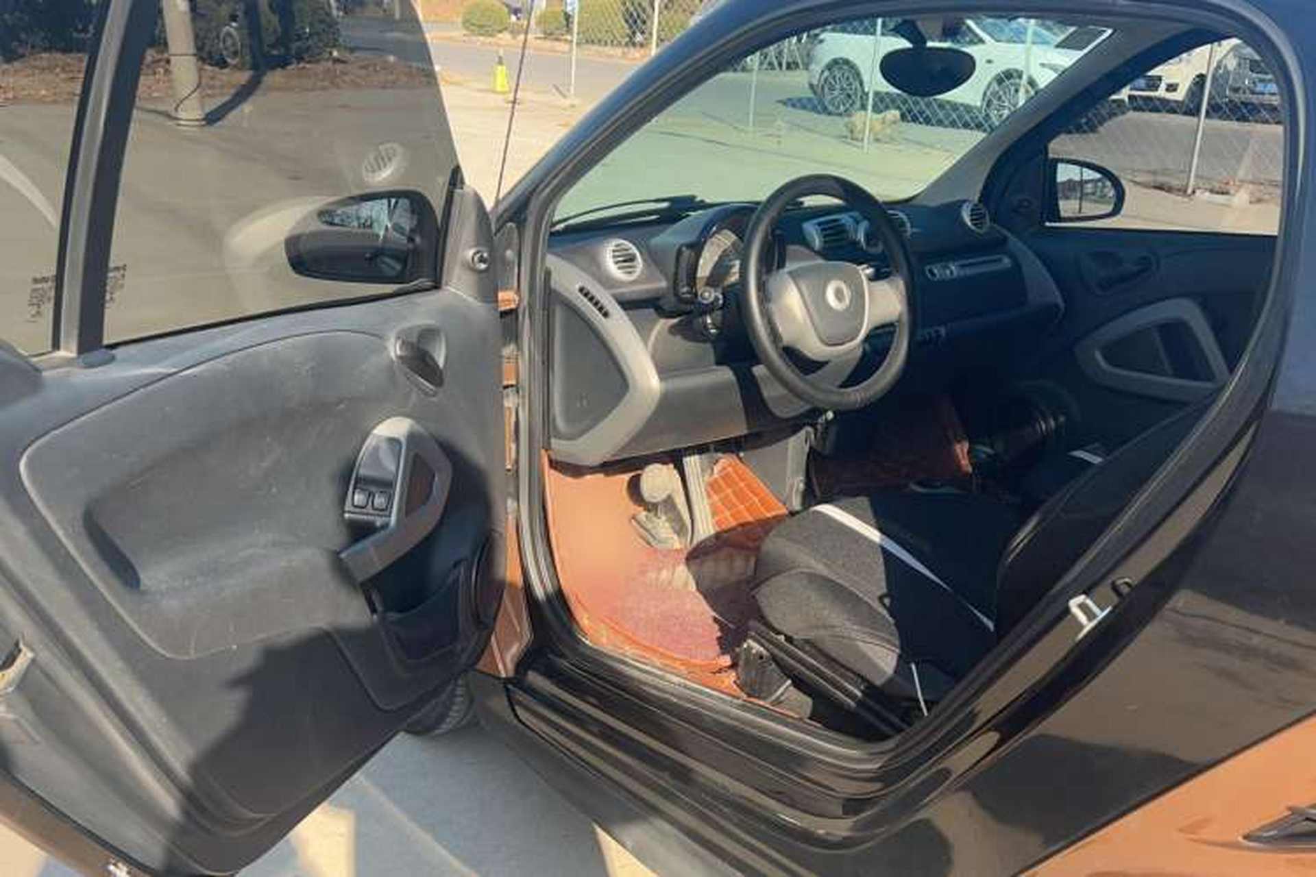 Used smart fortwo 2015 1.0 MHD New Year Special Edition Interior 2