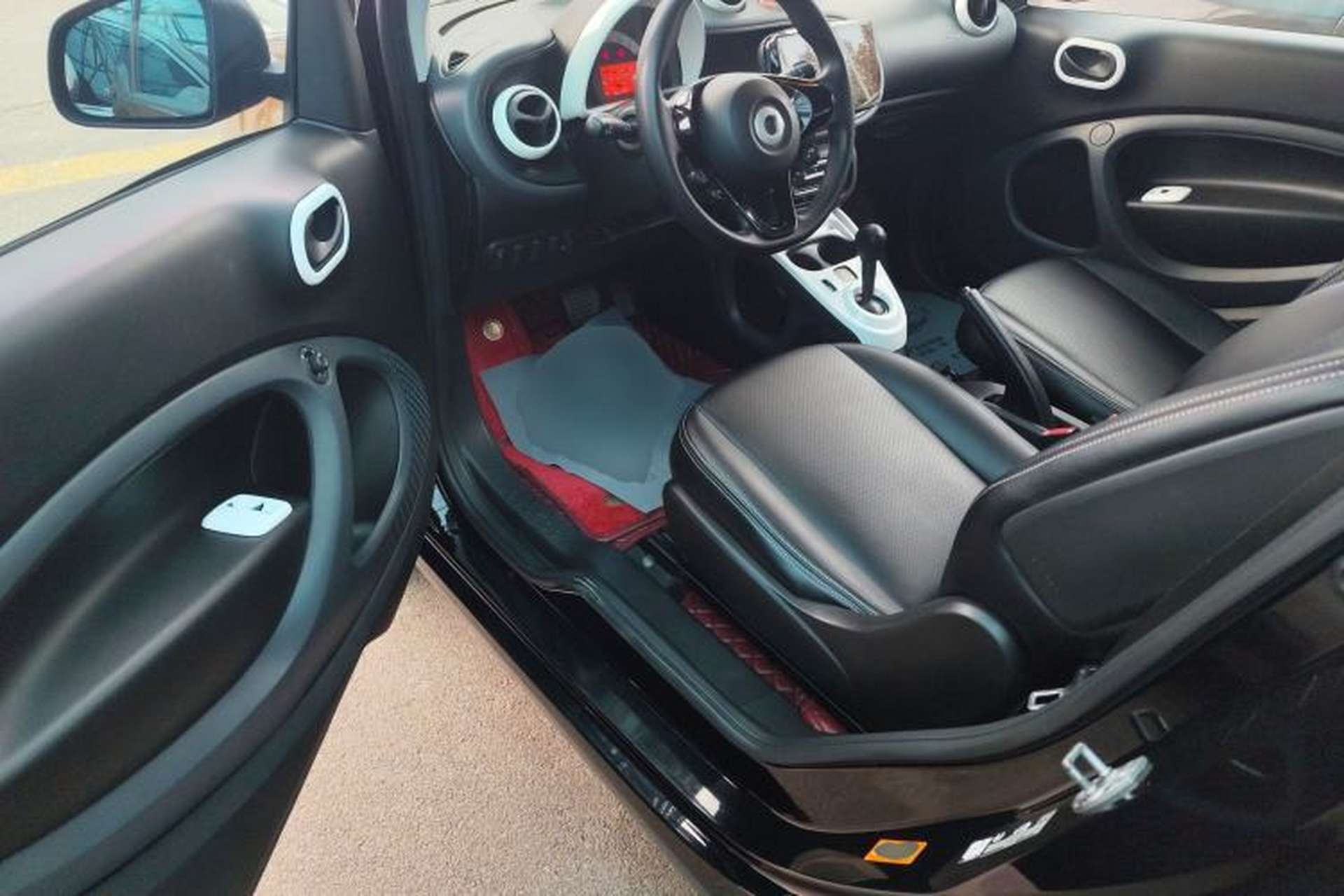 Used smart fortwo 2015 1.0L 52 kW hardtop Dynamic version Interior 3