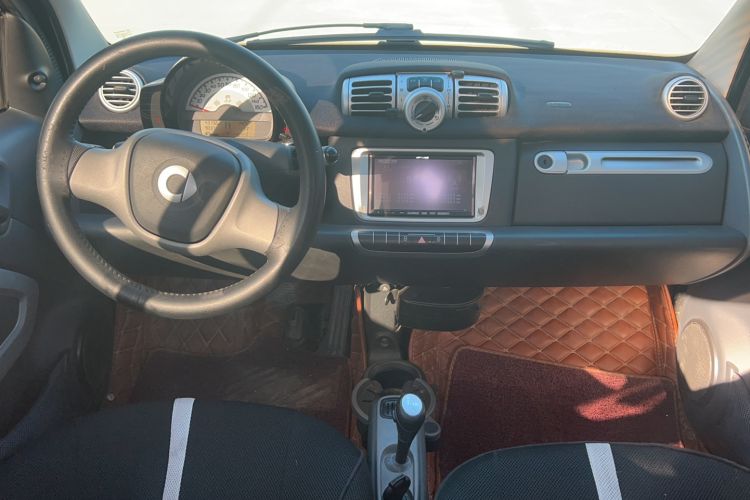 Used smart fortwo 2015 1.0 MHD New Year Special Edition Interior 3