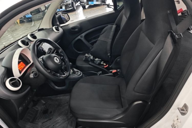 Used smart fortwo 2015 1.0L 52 kW hardtop Dynamic version Left Front Seat