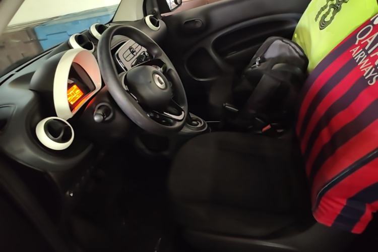 Used smart fortwo 2015 1.0L 52 kW hardtop Dynamic version Left Front Seat