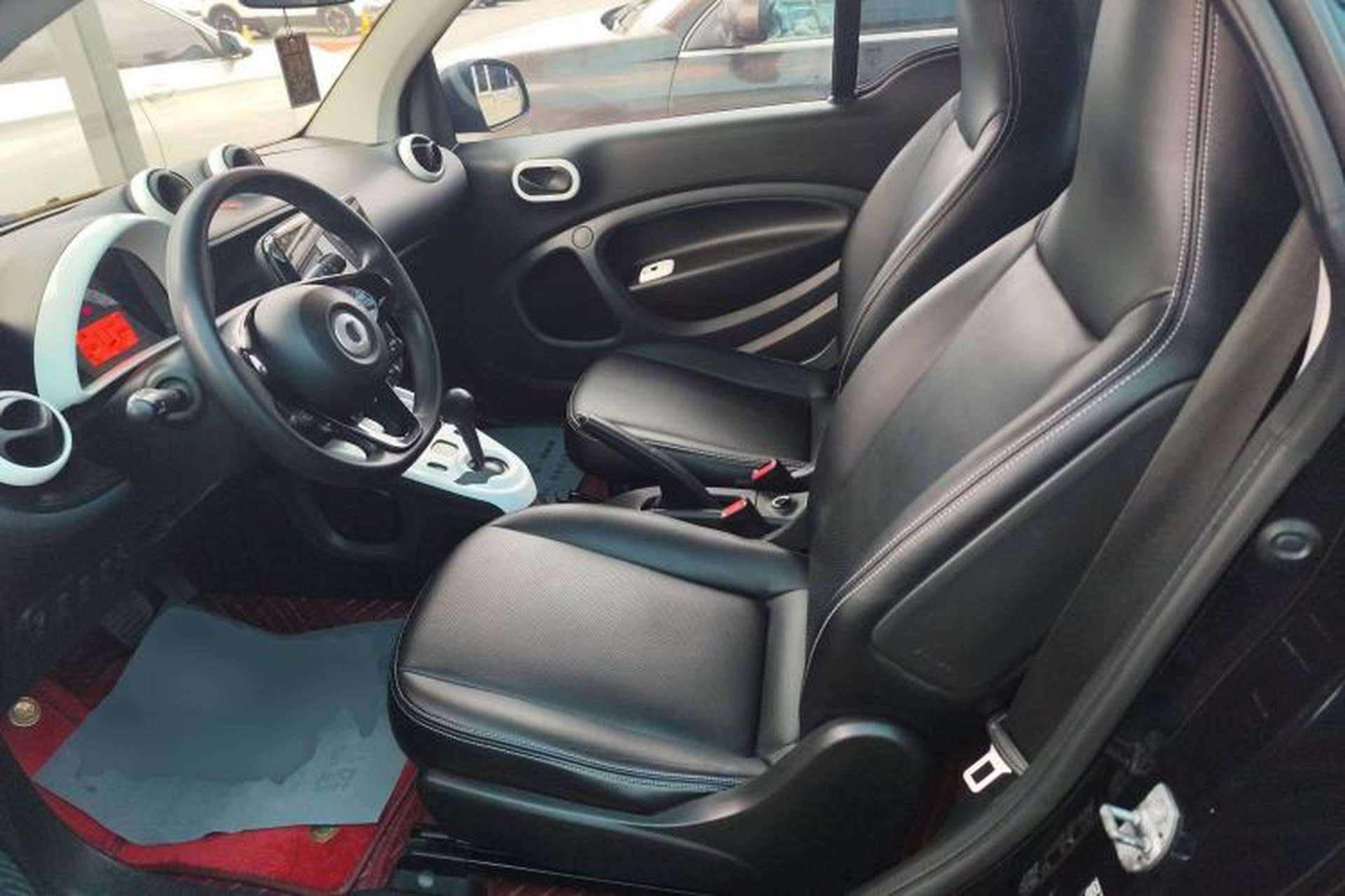 Used smart fortwo 2015 1.0L 52 kW hardtop Dynamic version Left Front Seat
