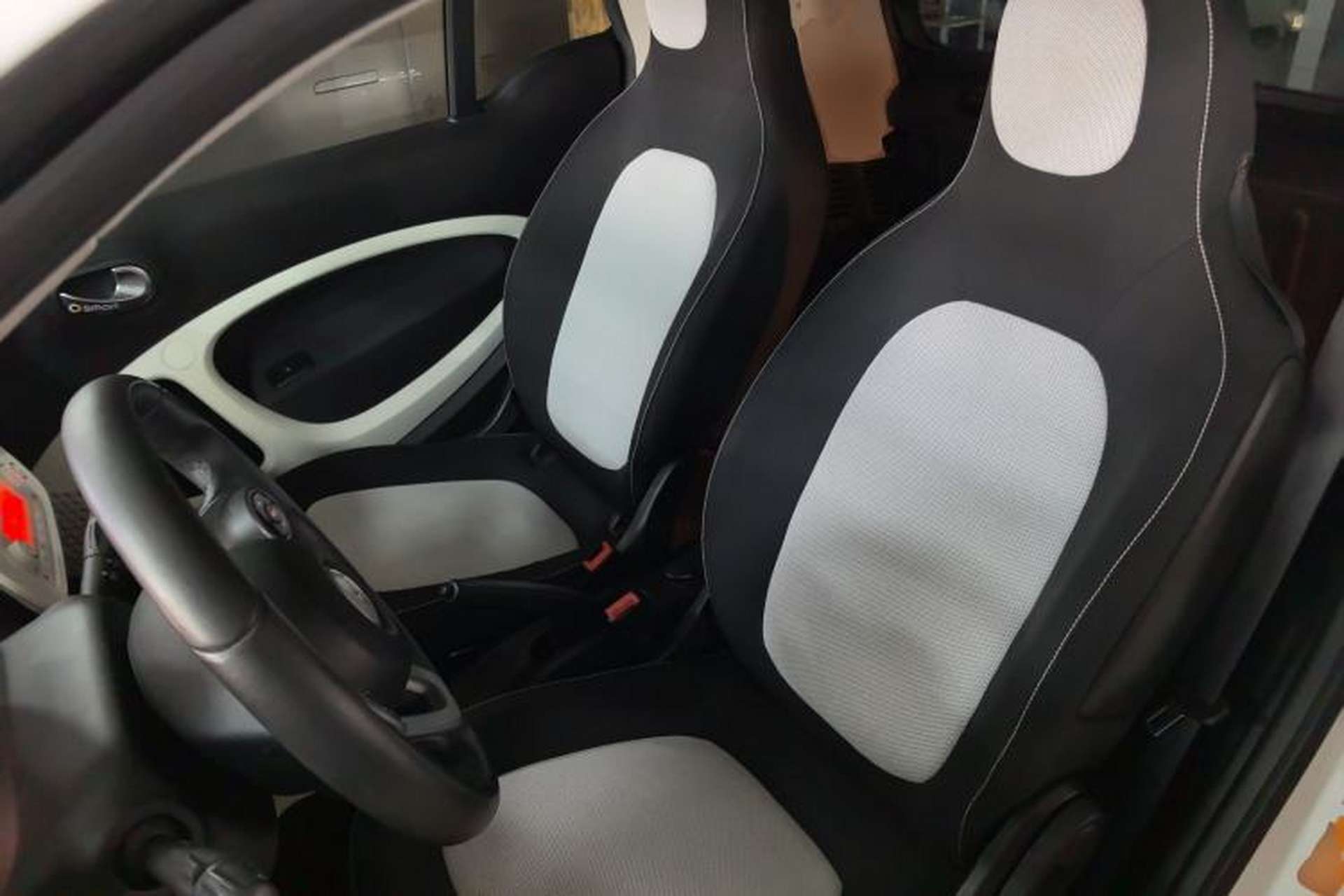 Used smart fortwo 2015 1.0L 52 kW Hardtop Passion Edition Left Front Seat