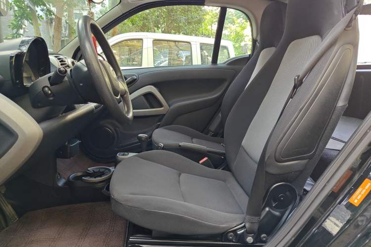 Used smart fortwo 2015 1.0 MHD New Year Special Edition Left Front Seat