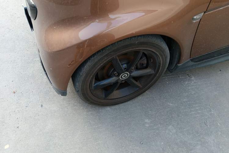 Used smart fortwo 2015 1.0 MHD New Year Special Edition Left Front Wheel Hub