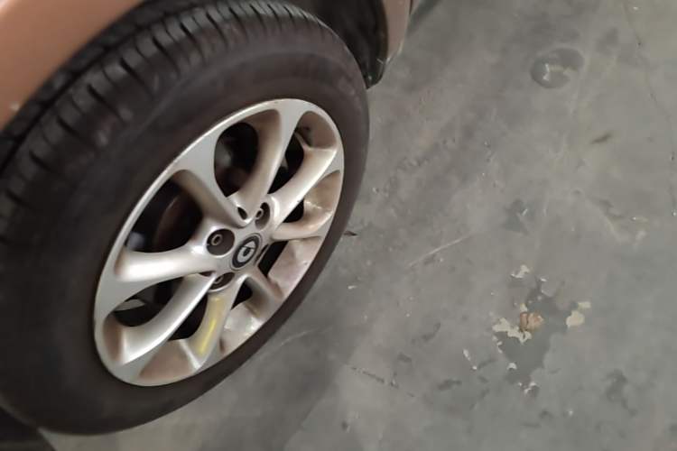 Used smart fortwo 2015 1.0L 52 kW hardtop Dynamic version Left Front Wheel Hub