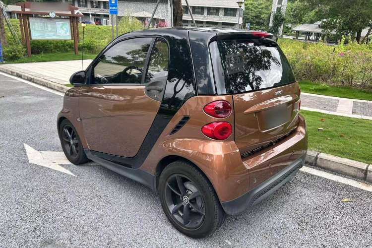Used smart fortwo 2015 1.0 MHD New Year Special Edition Left Side
