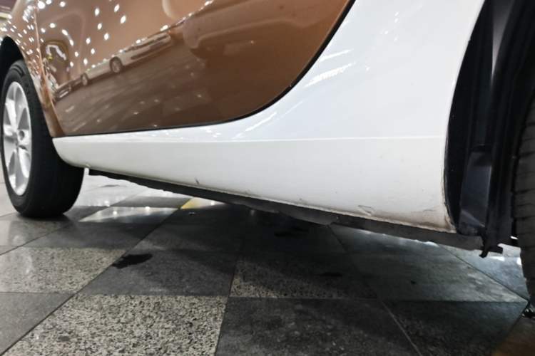 Used smart fortwo 2015 1.0L 52 kW hardtop Dynamic version Left Side Sill