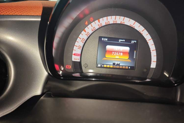 Used smart fortwo 2015 1.0L 52 kW Hardtop Passion Edition Odometer Close Up
