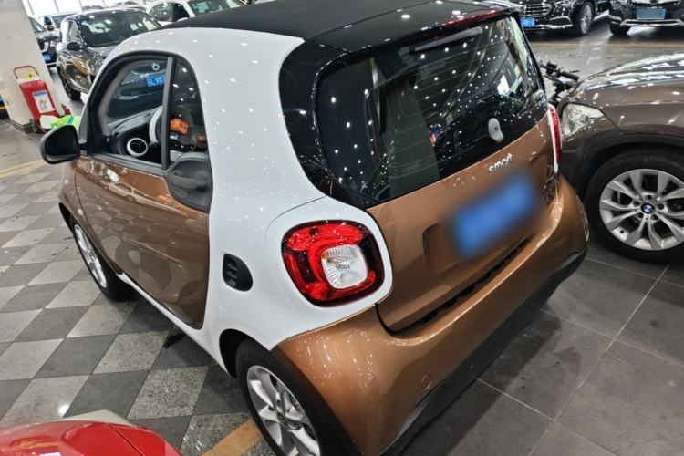 Used smart fortwo 2015 1.0L 52 kW hardtop Dynamic version Rear Left 45 Deg