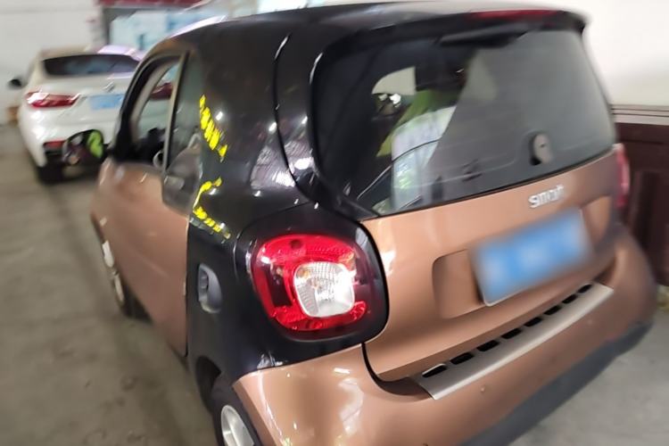 Used smart fortwo 2015 1.0L 52 kW hardtop Dynamic version Rear Left 45 Deg