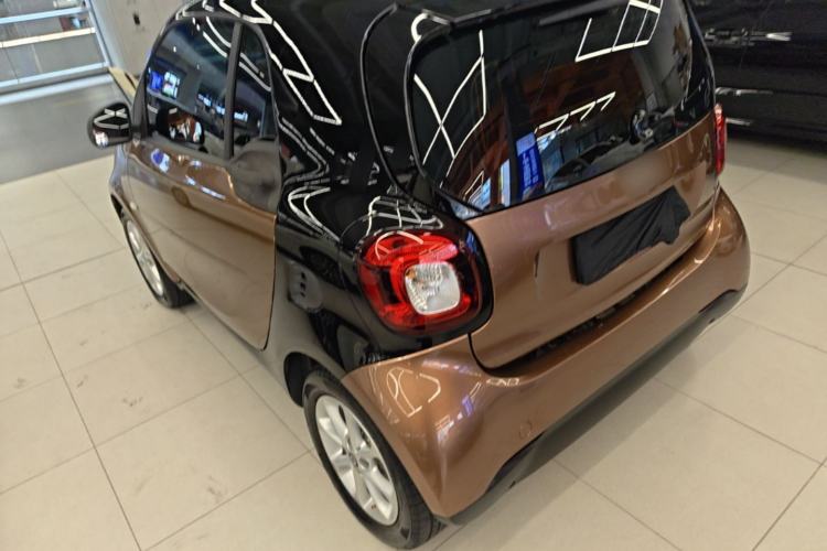 Used smart fortwo 2015 1.0L 52 kW hardtop Dynamic version Rear Left 45 Deg