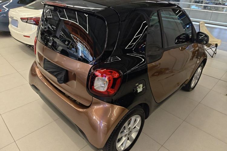 Used smart fortwo 2015 1.0L 52 kW hardtop Dynamic version Rear Right 45 Deg