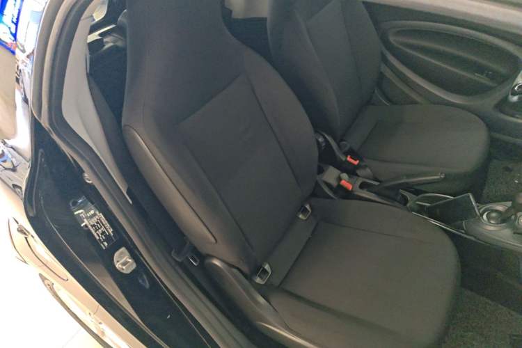 Used smart fortwo 2015 1.0L 52 kW hardtop Dynamic version Right Front Seat